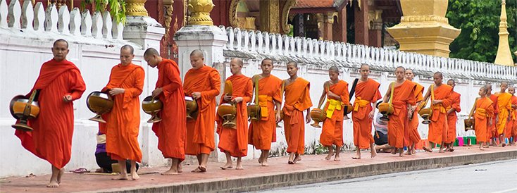 Буддийские монахи в Тайланде