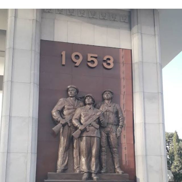 Территория рядом с Музеем Победы в Отечественной освободительной войне