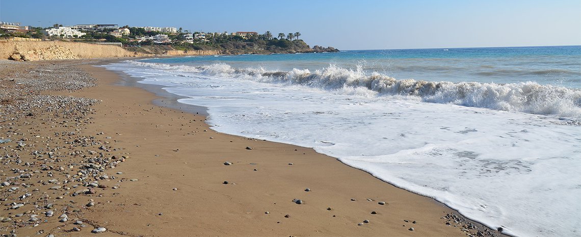 Пляж у дороги в Киссонерге (Kissonerga) Пафос Кипр