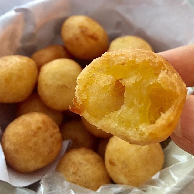 Kanom kai nok kra ta (сладкие картофельные шарики)