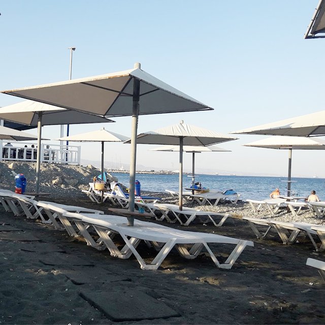 Ресторан  Oasis пляж Лимасол