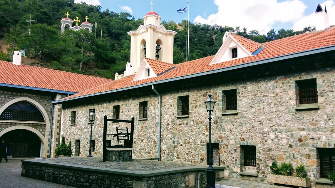 Внутренний двор монастыря Киккос (Kykkos Monastery) Кипр